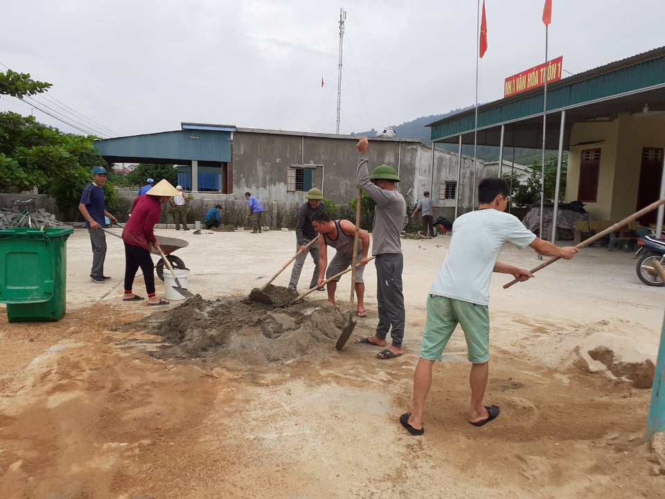 Chi hội nông dân thôn 1 xây bồn hoa